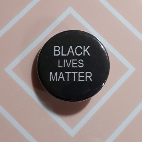 (New) Black Lives Matter Pinback Buttons (10 pcs) - Picture 2 of 3
